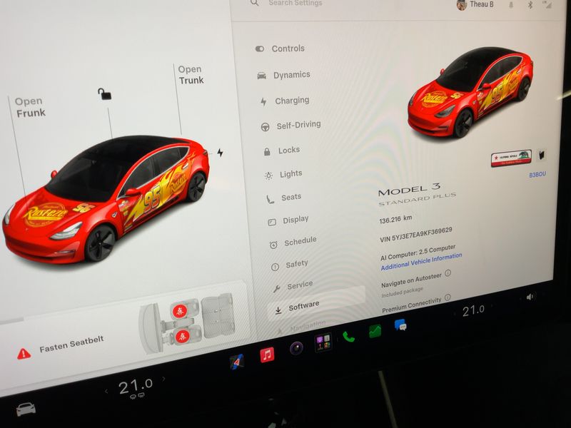 Tesla Model 3 Standard Range Plus — zdjęcie 13