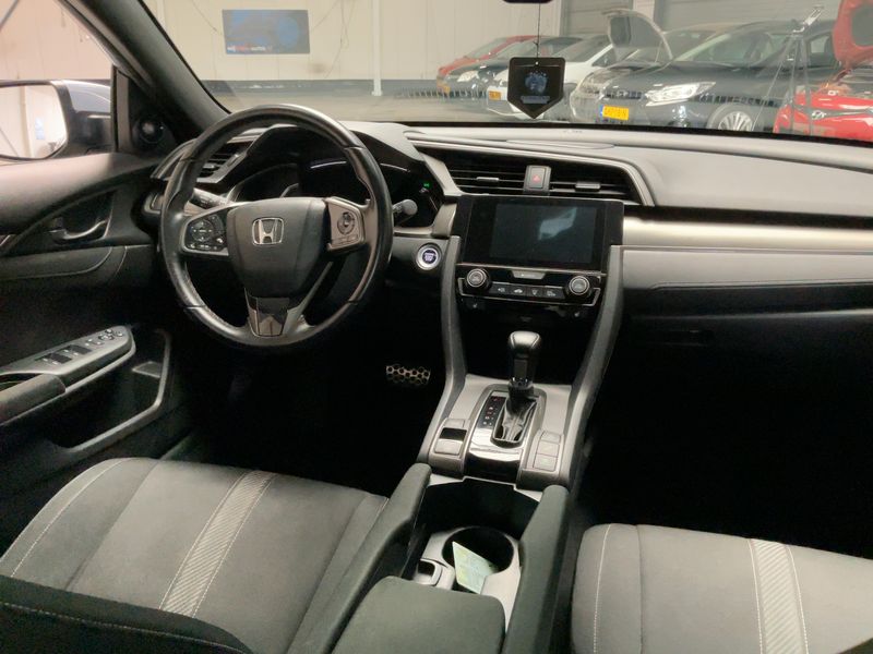 Honda Civic 1.0 VTEC Executive — zdjęcie 12