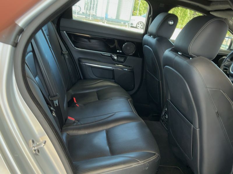 Jaguar XJ 3.0 D V6 Premium Luxury — zdjęcie 14