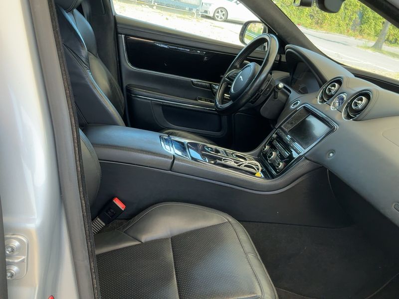 Jaguar XJ 3.0 D V6 Premium Luxury — zdjęcie 11