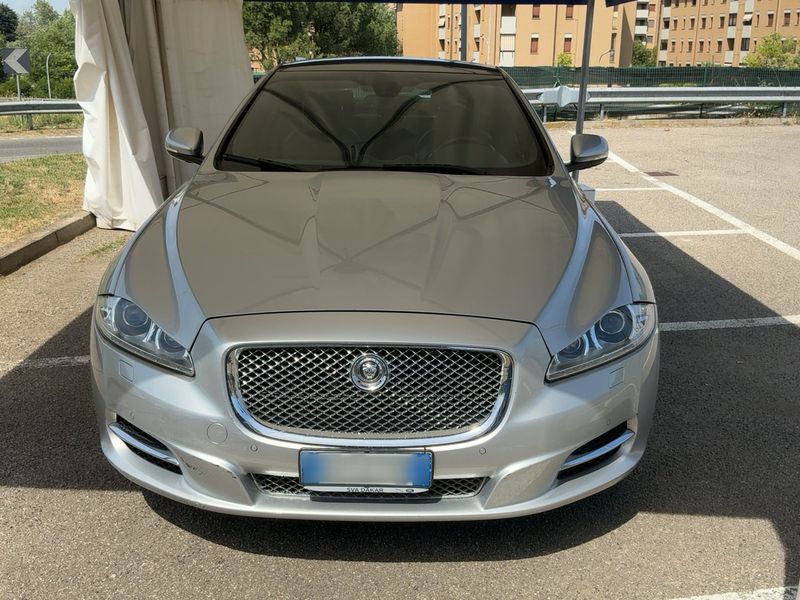 Jaguar XJ 3.0 D V6 Premium Luxury — zdjęcie 9