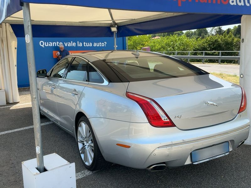 Jaguar XJ 3.0 D V6 Premium Luxury — zdjęcie 3