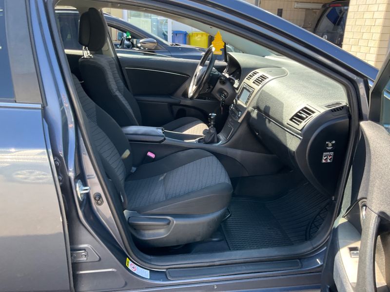 Toyota Avensis 2.0 D-4D — zdjęcie 3