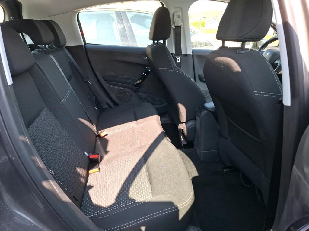 Peugeot 208 1.2 e-THP Allure Business