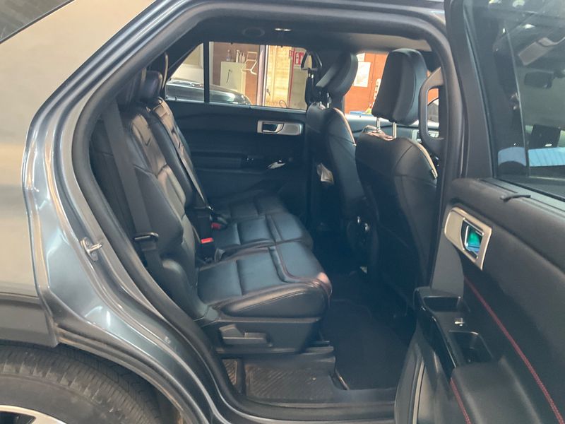 Ford Explorer 3.0 Plug-in Hybrid 4x4 ST-Line — zdjęcie 14