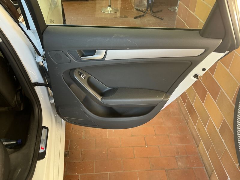 Audi A4 2.0 TDI quattro Ambiente 2012 – снимка 31