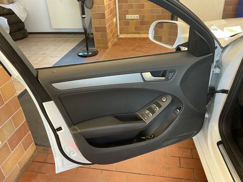Audi A4 2.0 TDI quattro Ambiente 2012 – снимка 33