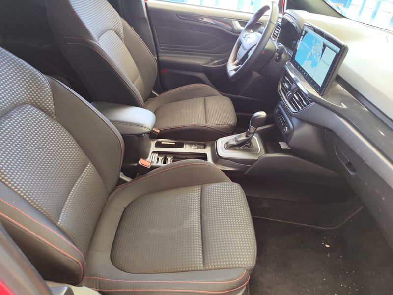 Ford Focus 1.0 EcoBoost Mild-Hybrid ST-Line — zdjęcie 9