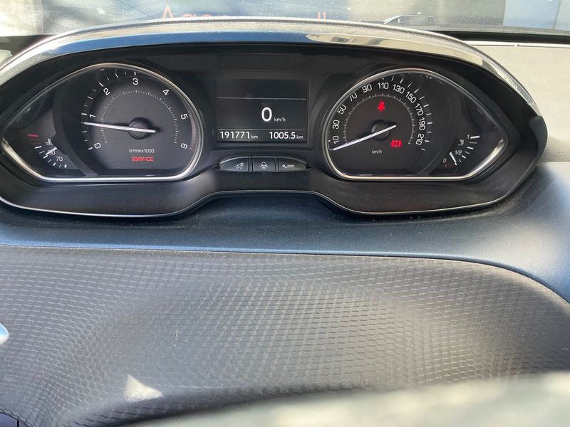 Peugeot 2008 1.6 e-HDi Crossway — zdjęcie 13