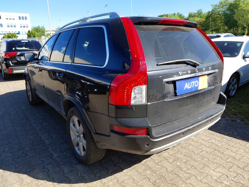 Volvo XC90 2.4 D5 Momentum — zdjęcie 3