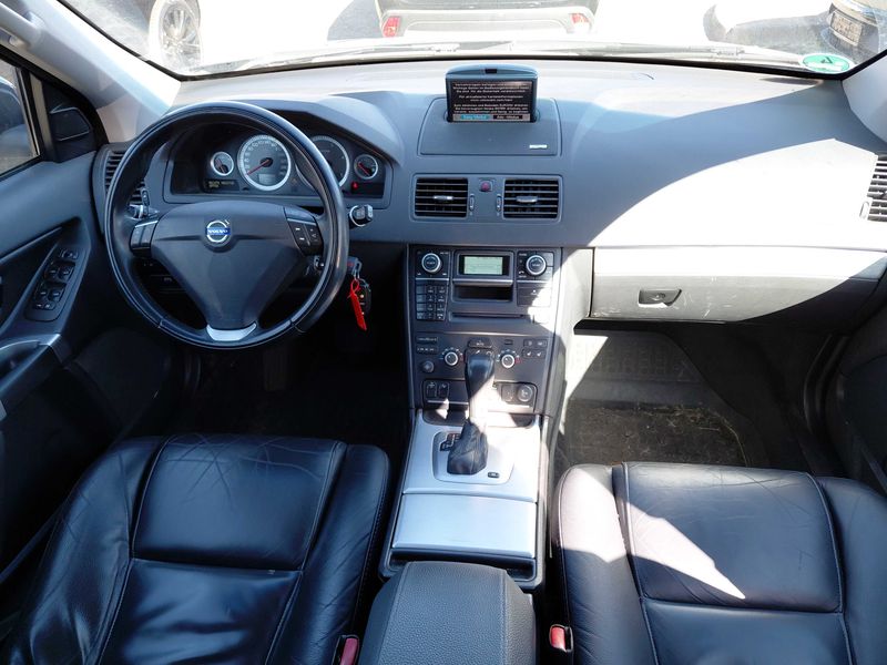 Volvo XC90 2.4 D5 Momentum — zdjęcie 11