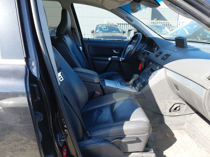 Volvo XC90 2.4 D5 Momentum — zdjęcie 10