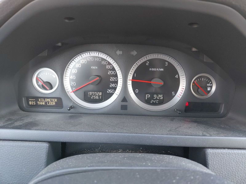 Volvo XC90 2.4 D5 Momentum — zdjęcie 12