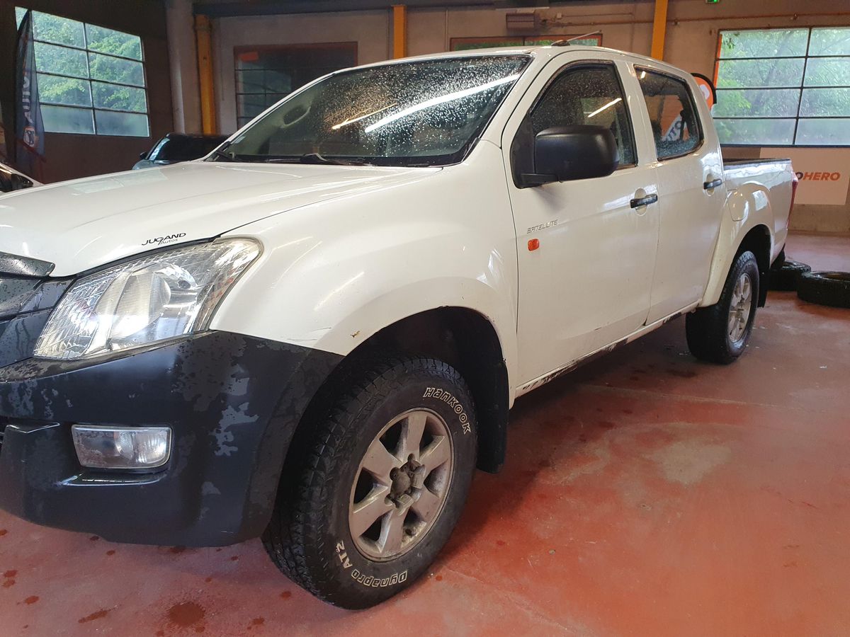 Isuzu D-MAX 2.5 Twin Turbodiesel Double Cab Basis 4WD