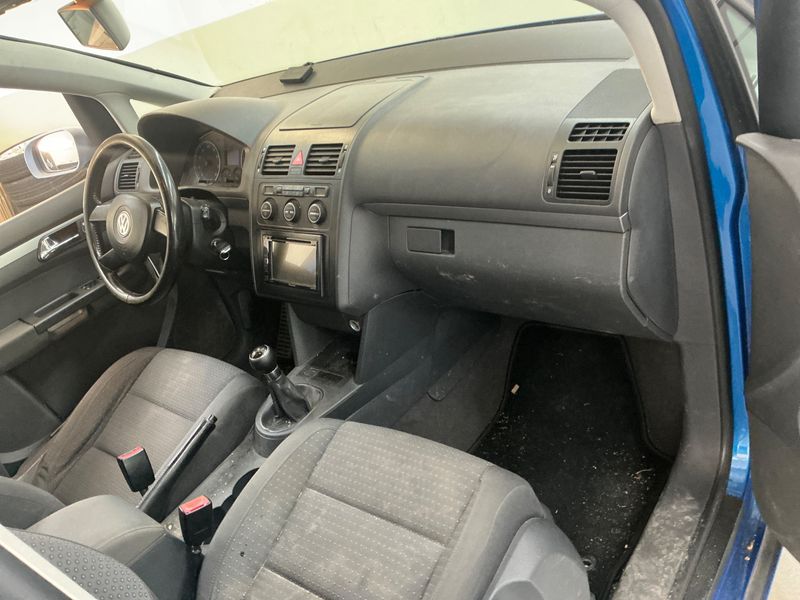Volkswagen Touran 1.6 FSI Trendline — zdjęcie 3