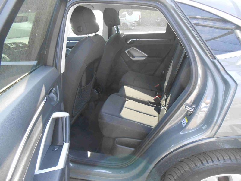 Audi Q3 Sportback 35 TDI — zdjęcie 13