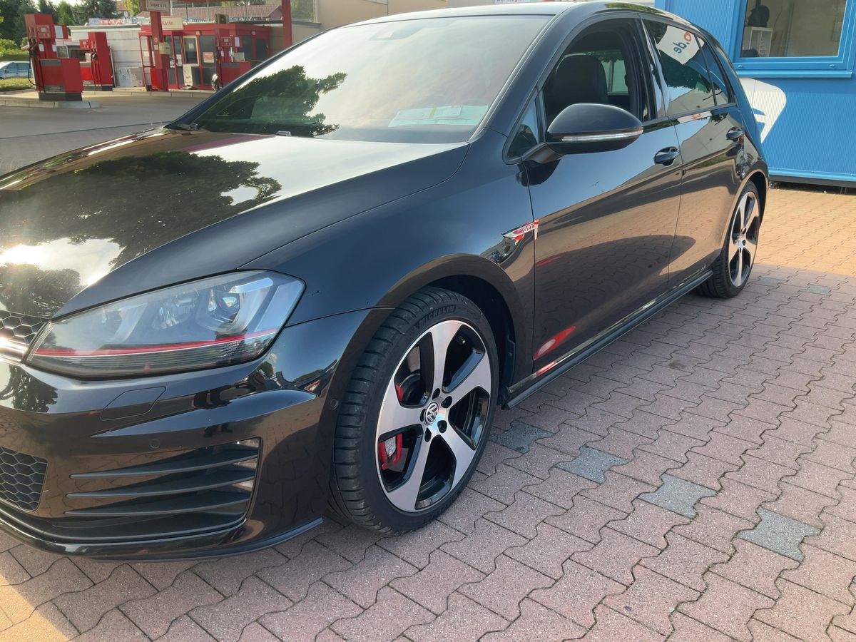 Volkswagen Golf VII 2.0 TFSI GTI "Performance" BlueMotion