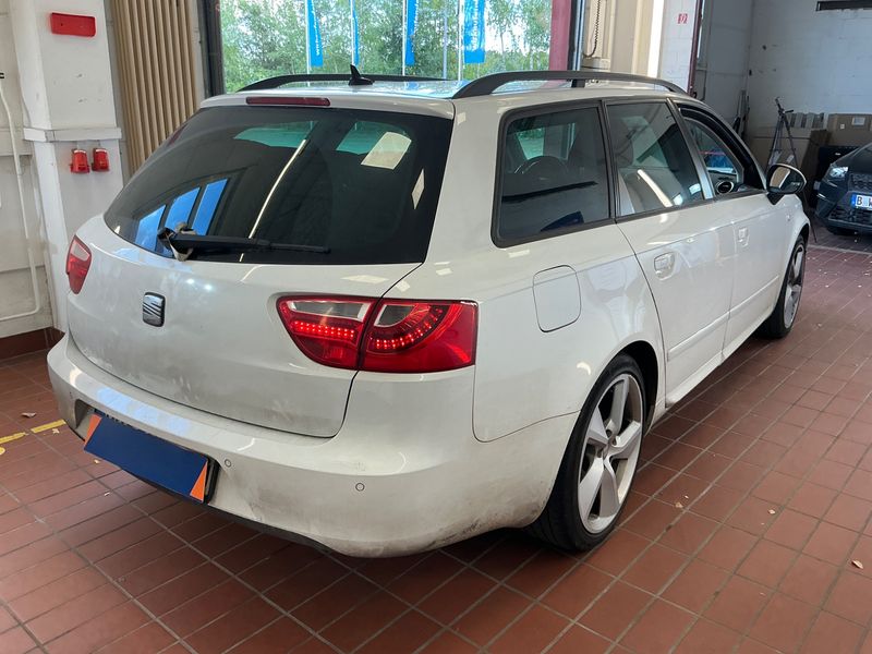 Seat Exeo 2.0 TDI Sport — zdjęcie 2