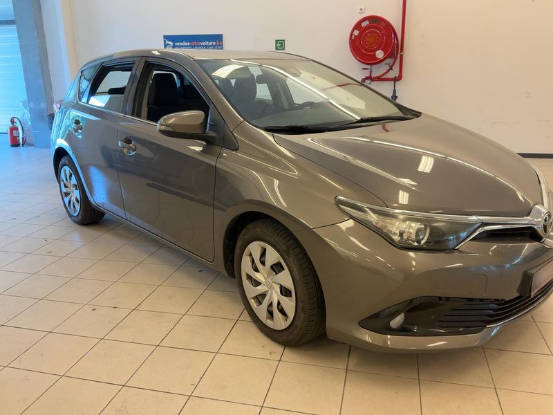 Toyota Auris 1.3 Comfort — zdjęcie 8