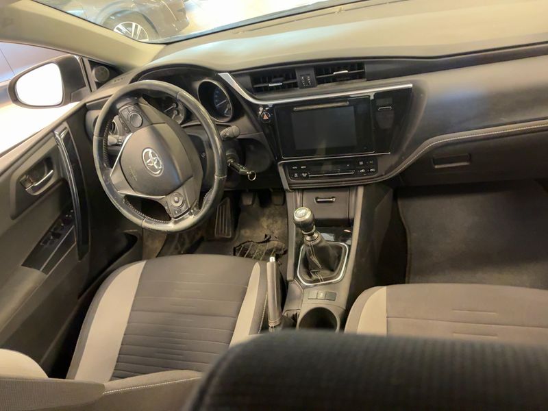 Toyota Auris 1.3 Comfort — zdjęcie 12