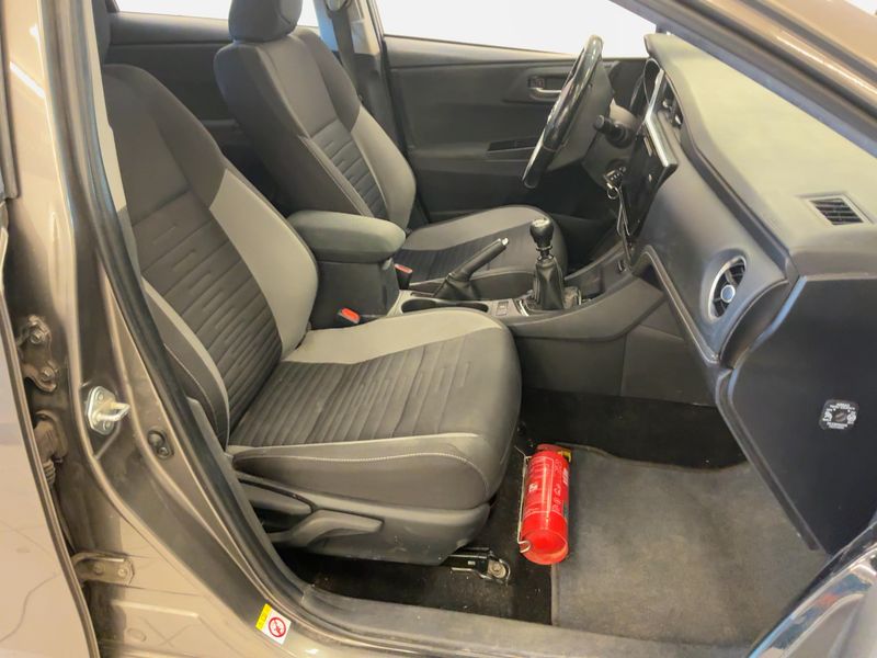 Toyota Auris 1.3 Comfort — zdjęcie 11