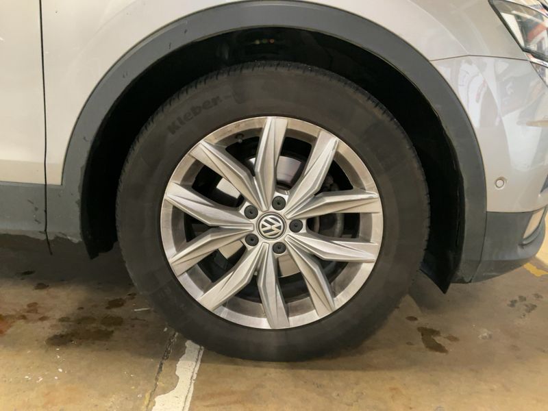 Volkswagen Tiguan 2.0 TDI Carat Exclusive BlueMotion Tech 2017 – снимка 11