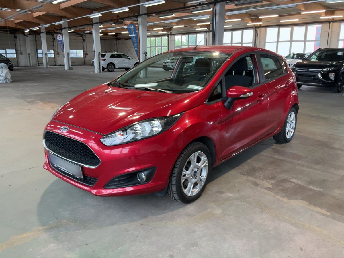 Ford Fiesta 2016 — photo 1