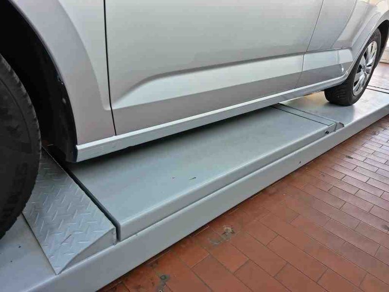 Volkswagen Touran 2.0 TDI Comfortline BlueMotion Tech — zdjęcie 18