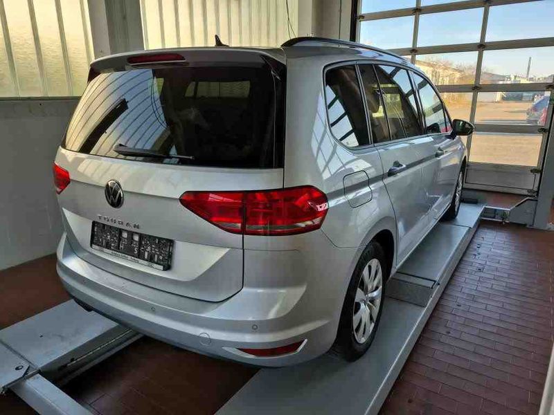 Volkswagen Touran 2.0 TDI Comfortline BlueMotion Tech — zdjęcie 13