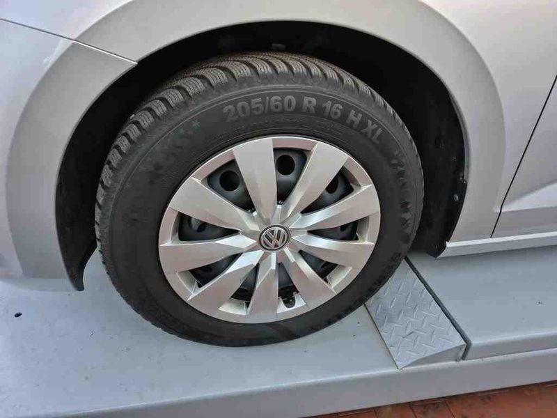 Volkswagen Touran 2.0 TDI Comfortline BlueMotion Tech — zdjęcie 21