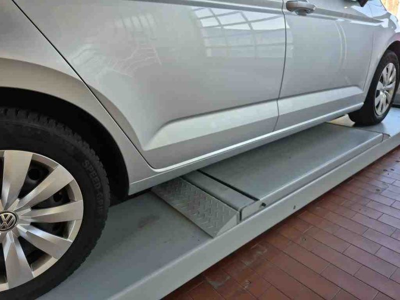 Volkswagen Touran 2.0 TDI Comfortline BlueMotion Tech — zdjęcie 19