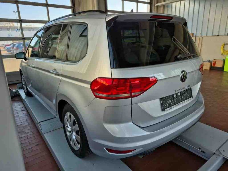 Volkswagen Touran 2.0 TDI Comfortline BlueMotion Tech — zdjęcie 16