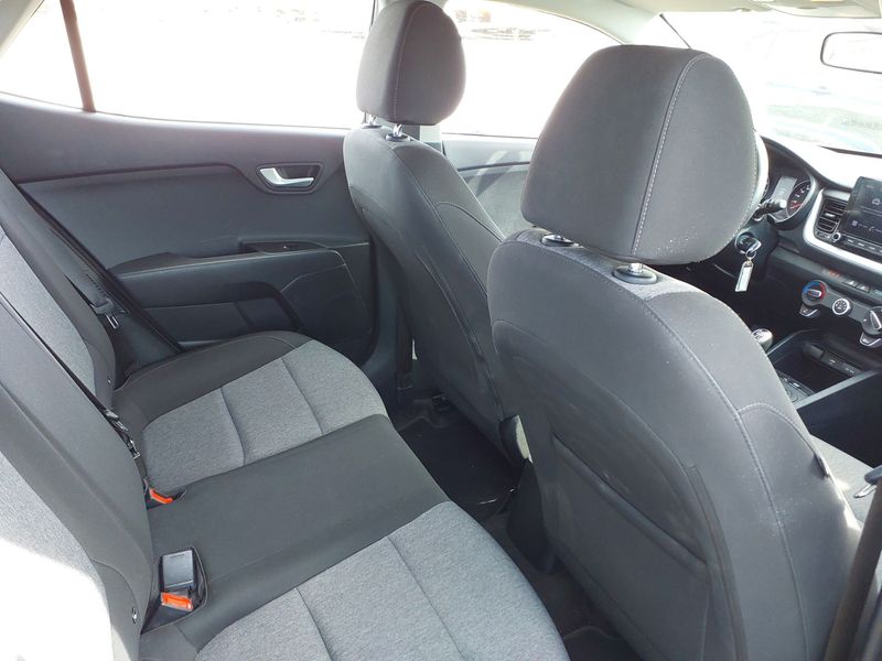 Kia Stonic 1.0 TGDI Mild-Hybrid Urban — zdjęcie 13