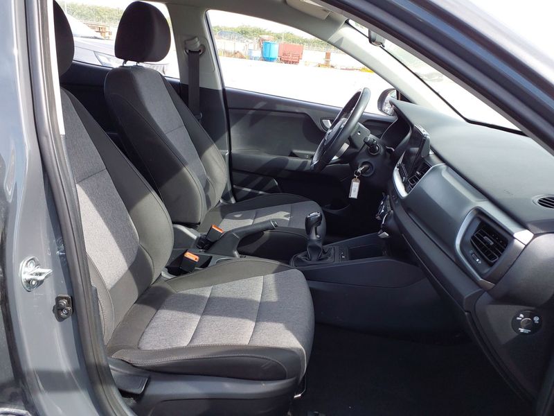 Kia Stonic 1.0 TGDI Mild-Hybrid Urban — zdjęcie 10