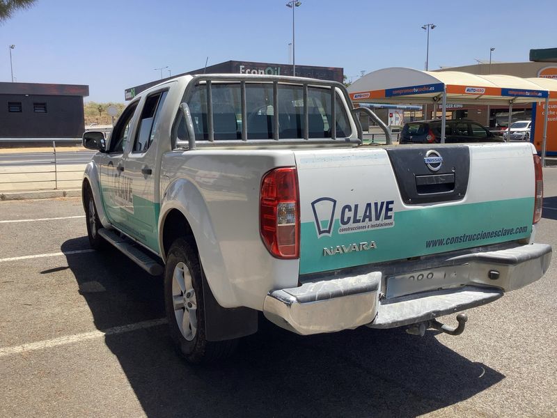 Nissan Navara Pick-up 2.5 dCi Double Cab LE 4x4 — zdjęcie 3