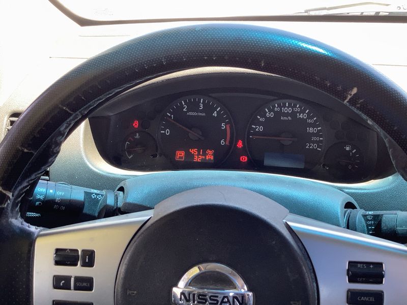 Nissan Navara Pick-up 2.5 dCi Double Cab LE 4x4 — zdjęcie 13
