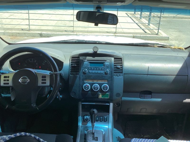 Nissan Navara Pick-up 2.5 dCi Double Cab LE 4x4 — zdjęcie 12