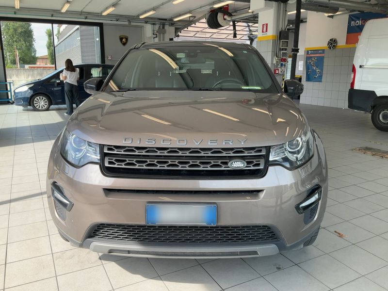 Land Rover Discovery Sport 2.2 Td4 SE AWD — zdjęcie 9