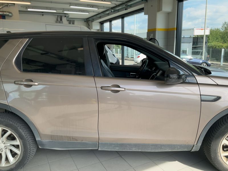 Land Rover Discovery Sport 2.2 Td4 SE AWD — zdjęcie 7