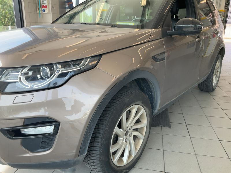 Land Rover Discovery Sport 2.2 Td4 SE AWD — zdjęcie 2