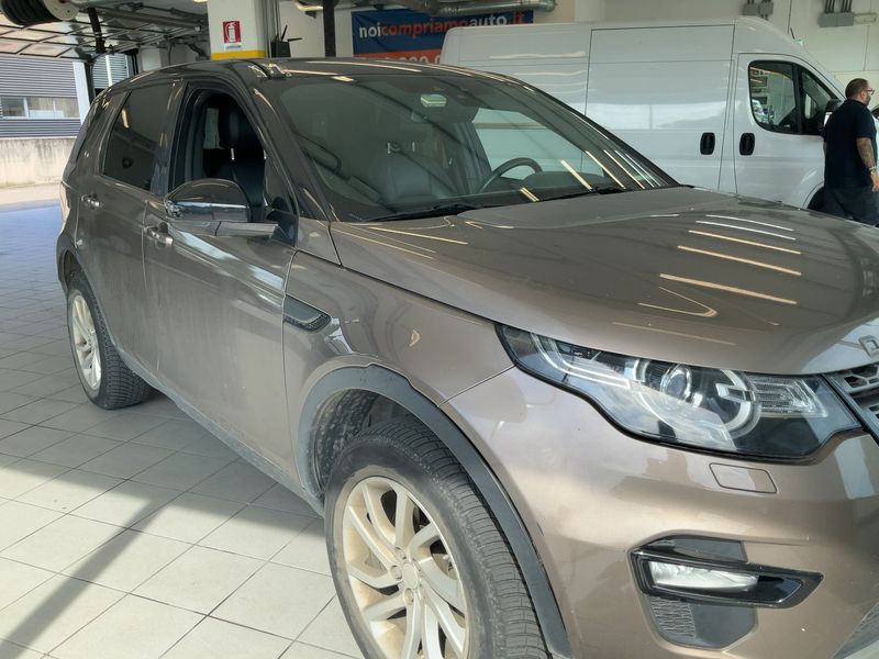 Land Rover Discovery Sport 2.2 Td4 SE AWD — zdjęcie 8