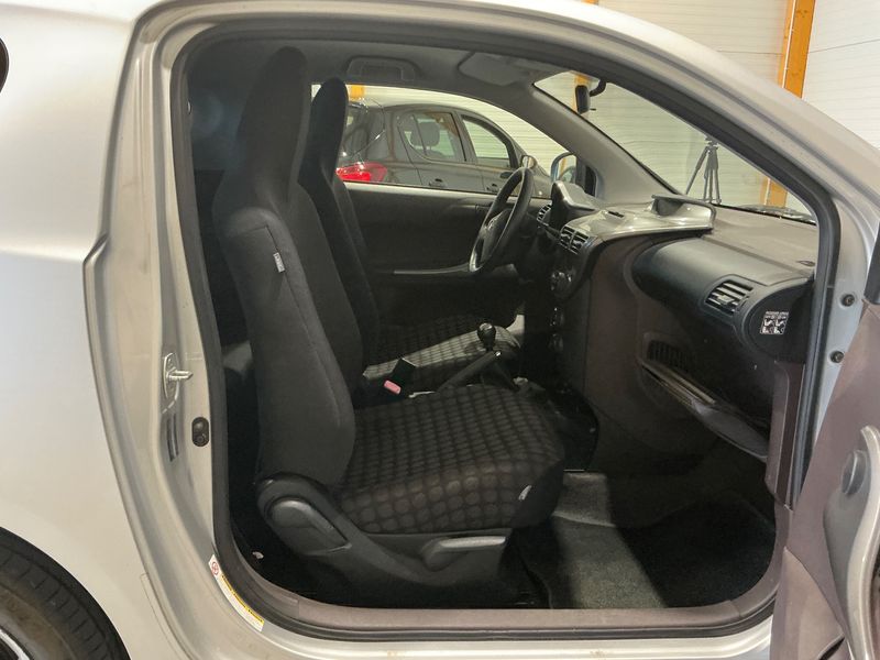 Toyota iQ 1.0 VVT-i IQ2 — zdjęcie 11