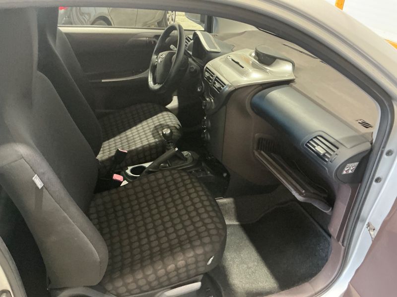 Toyota iQ 1.0 VVT-i IQ2 — zdjęcie 12