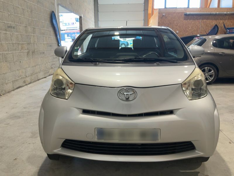 Toyota iQ 1.0 VVT-i IQ2 — zdjęcie 9