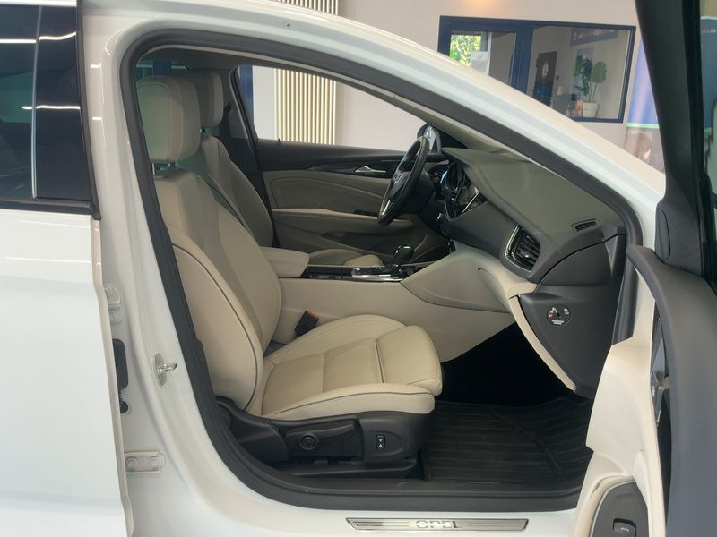 Opel Insignia Grand Sport 2.0 CDTI Business Innovation — zdjęcie 11