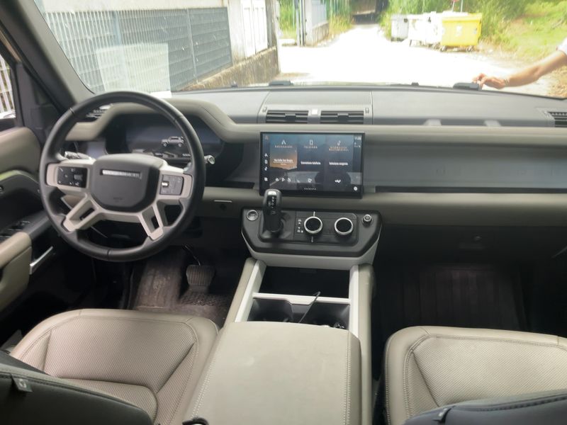 Land Rover Defender D200 Mild-Hybrid 110 S — zdjęcie 12