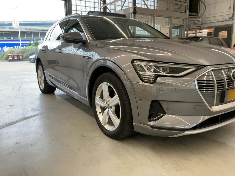 Audi e-tron 50 quattro advanced — zdjęcie 8