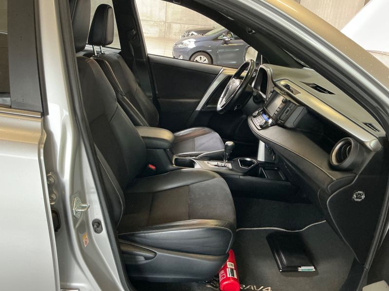 Toyota RAV 4 2.5 Hybrid Comfort 2016 – снимка 16