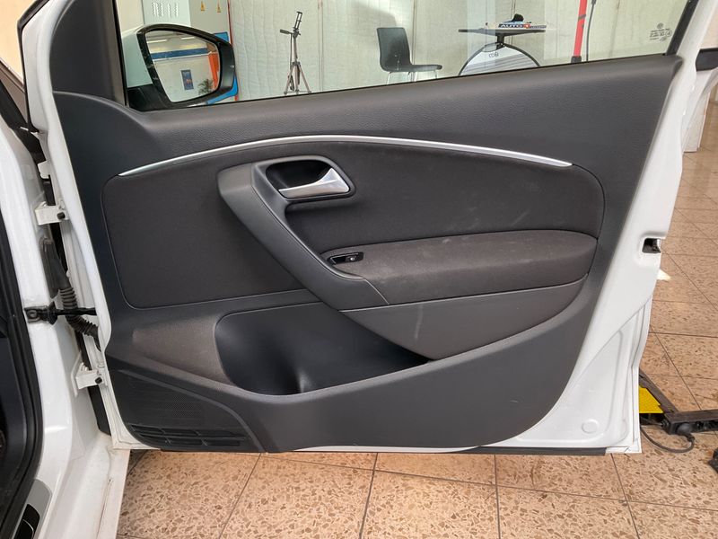 Volkswagen Polo 1.0 Lounge BlueMotion Tech 2016 – снимка 33