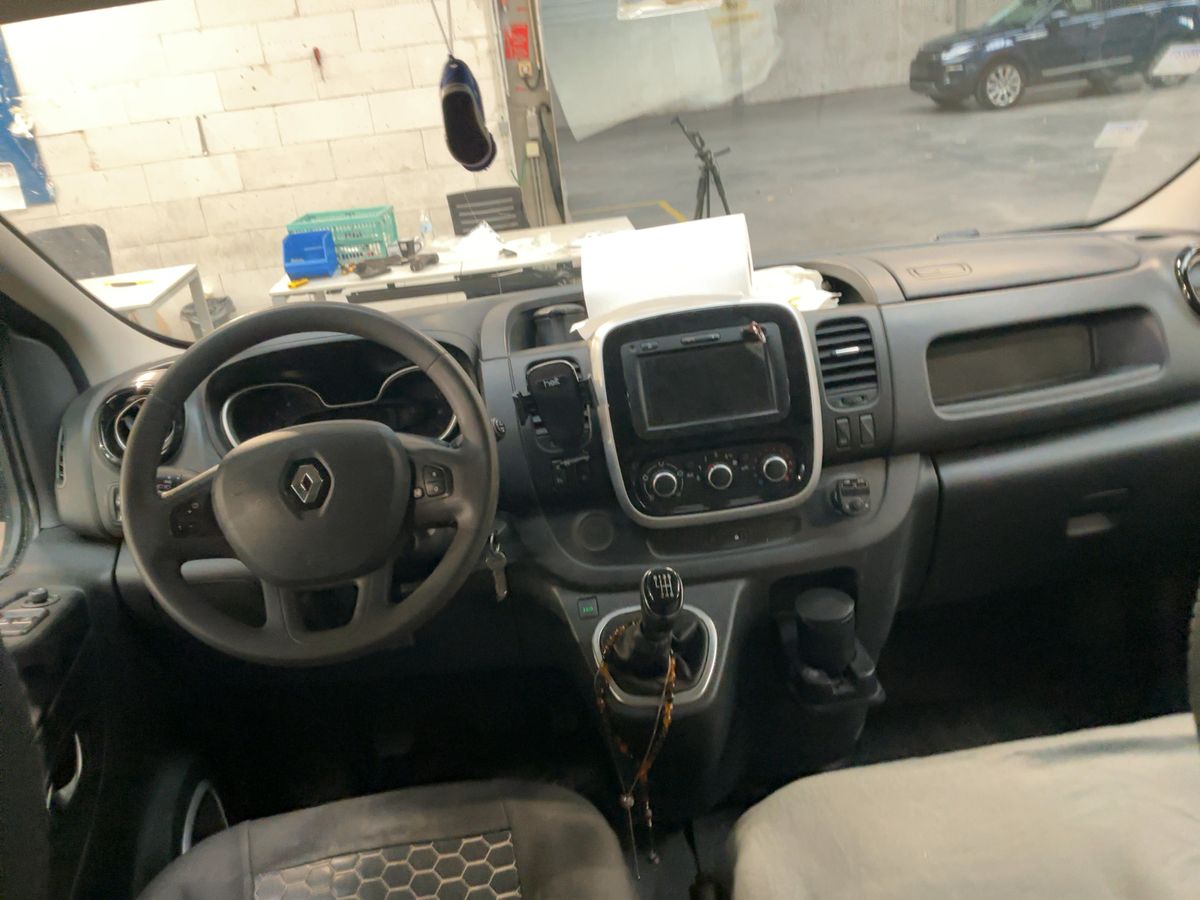 Renault Trafic 2020 — photo 18